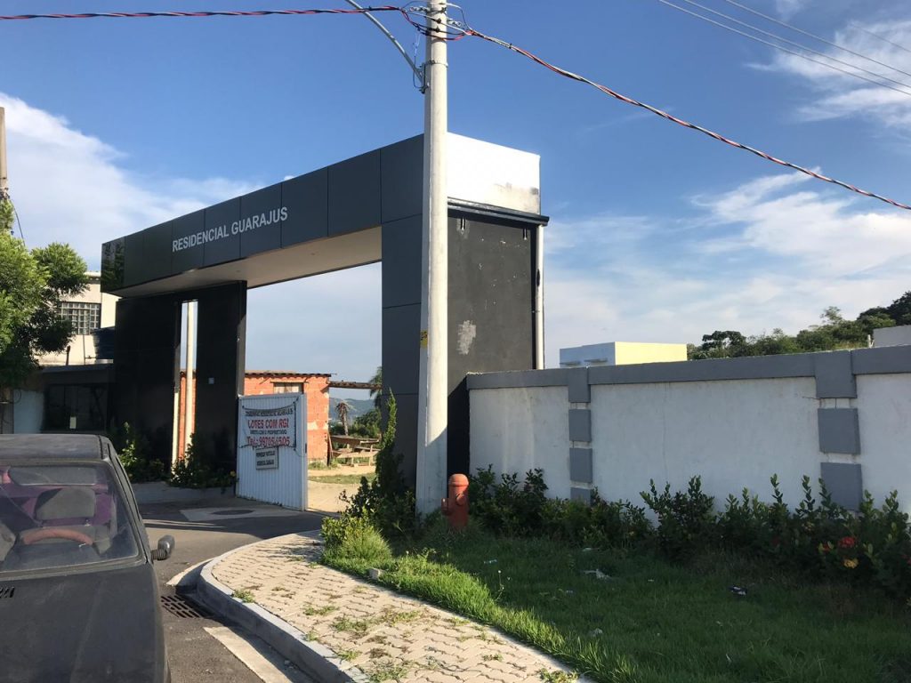 Rua Guarajus ( Condomínio fechado)