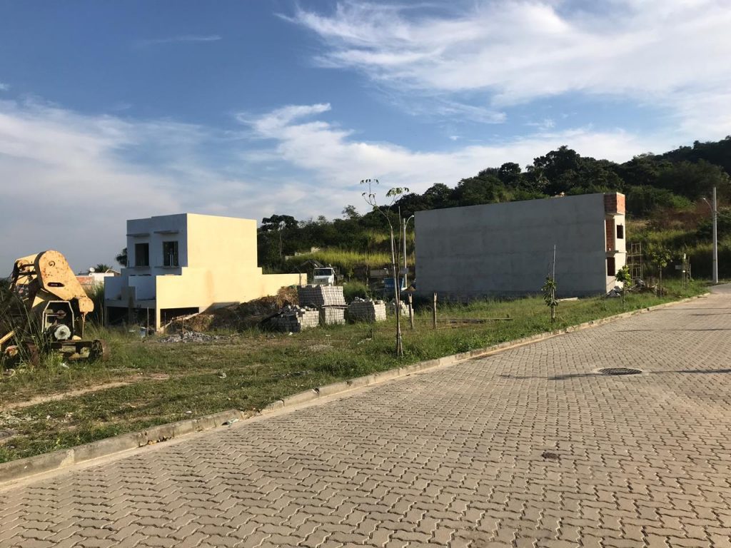 Rua Guarajus ( Condomínio fechado)