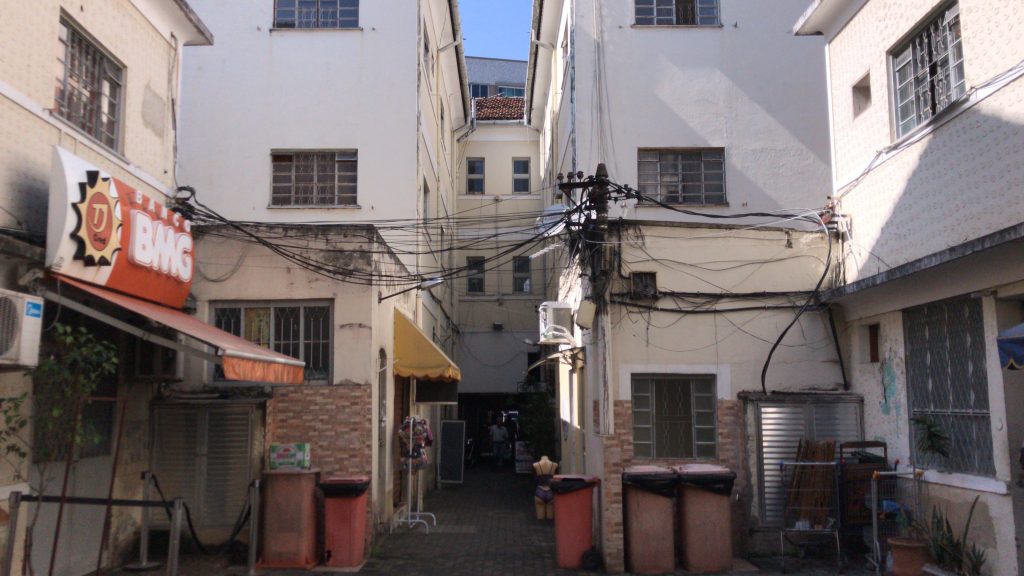 Rua Barcelos Domingos, 33 casa 2 – 302.(Comercial)