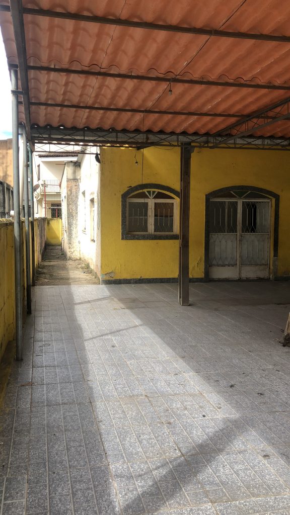 Estrada do Cabuçu, 765 frente(101 e 102)