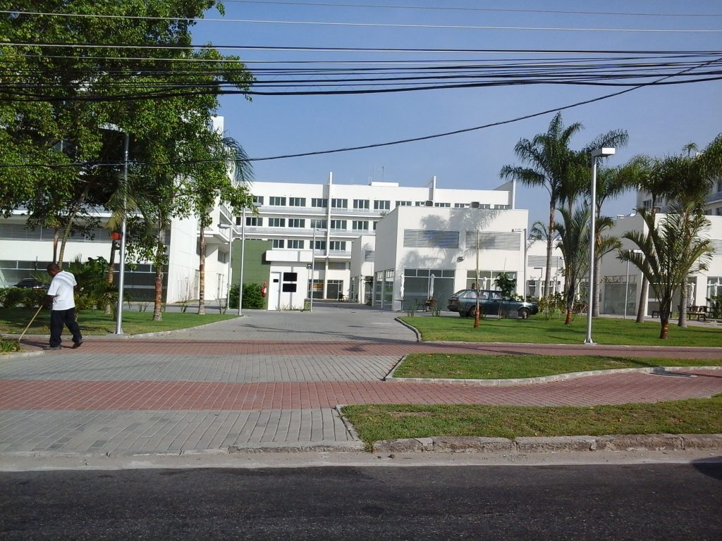 Estrada da Cachamorra, 350 bloco 3A sala 236.