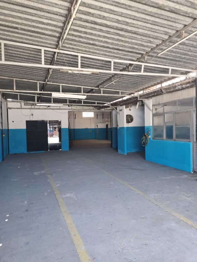 Av. Cesário de Melo, 811 galpão.