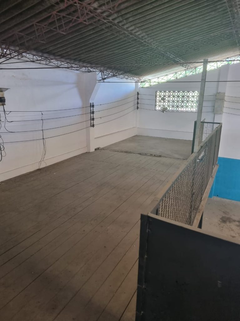 Av. Cesário de Melo, 811 galpão.