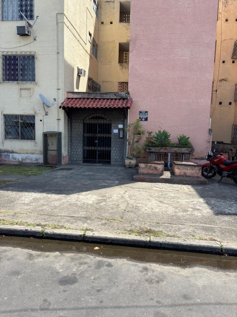 Rua Francisco Mota, 850 bloco 8 apt 210.